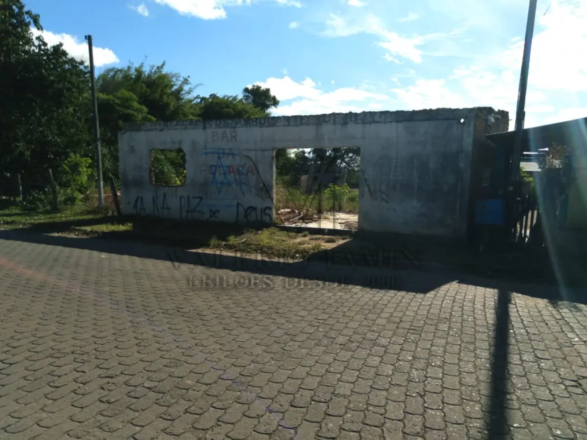 LOTE 099 - Um Prédio de Construção Mista