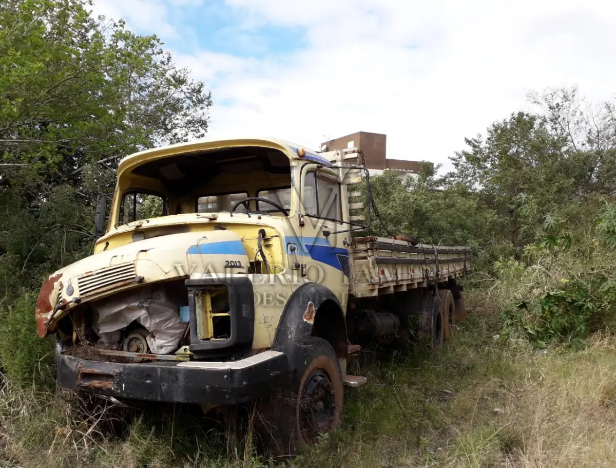 LOTE 218 - CAMINHÃO MERCEDES BENZ L2013, ANO/MODELO 1981