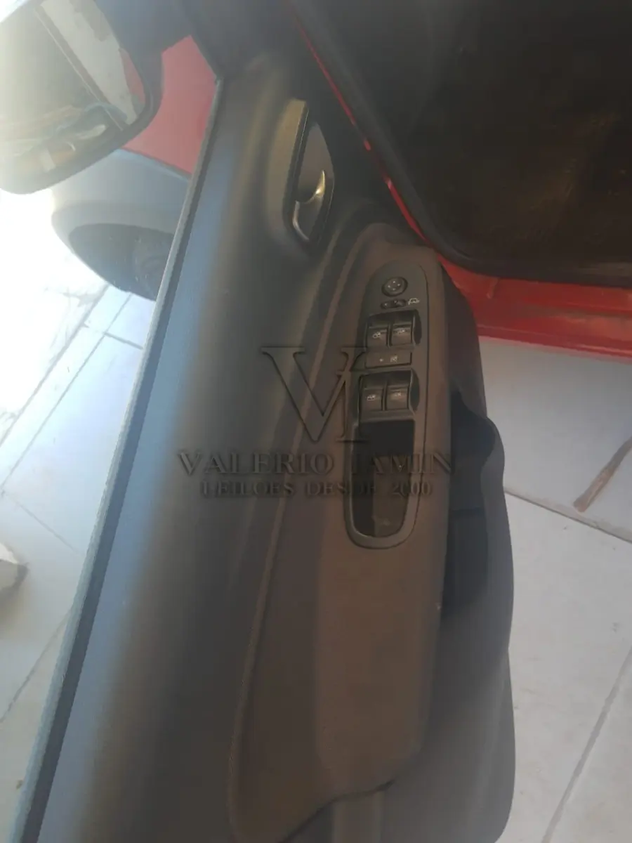 LOTE 18 - 01 VEICULO FIAT UNO