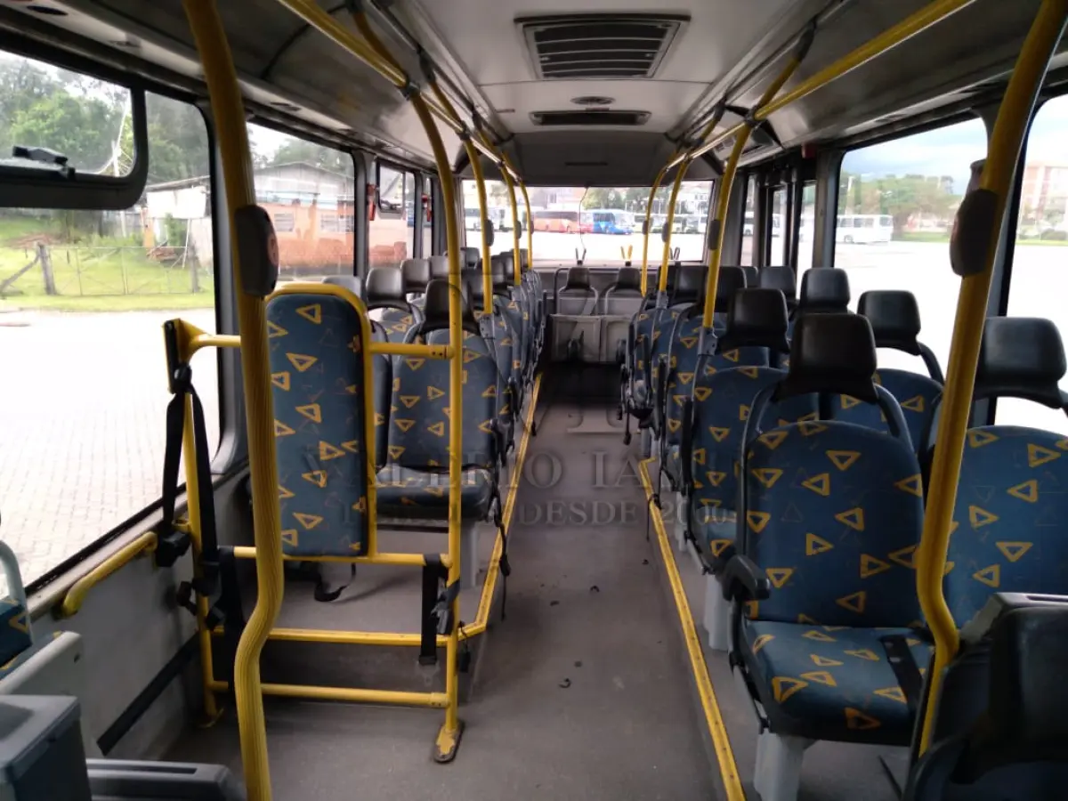 LOTE 075 - UM ONIBUS