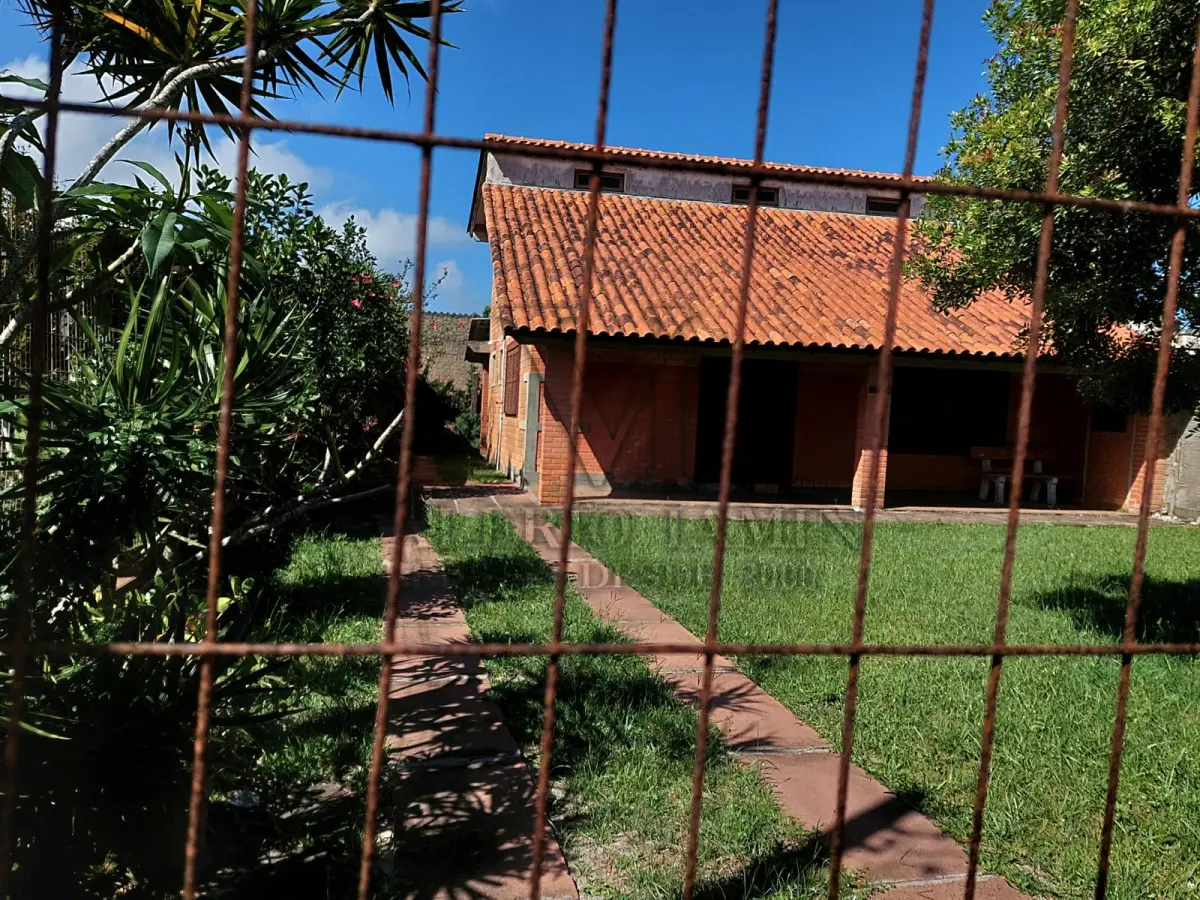 LOTE 241 - Um Imóvel e seu respectivo terreno, situado neste município, na praia de Santa Terezinha-Imbé