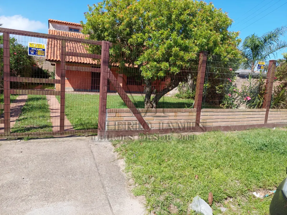 LOTE 241 - Um Imóvel e seu respectivo terreno, situado neste município, na praia de Santa Terezinha-Imbé