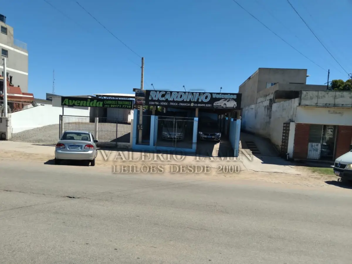 LOTE 123 - UM TERRENO E UM PRÉDIO DE ALVENÁRIA