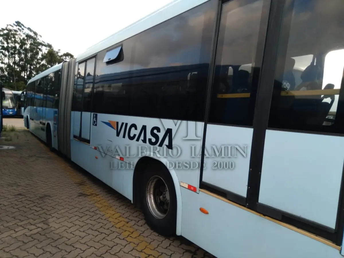 LOTE 075 - UM ONIBUS