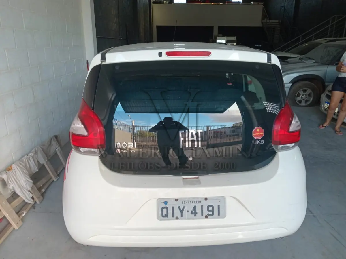 LOTE 416 - UM AUTOMOVEL FIAT/MOBI LIKE, ANO/MODELO 2018