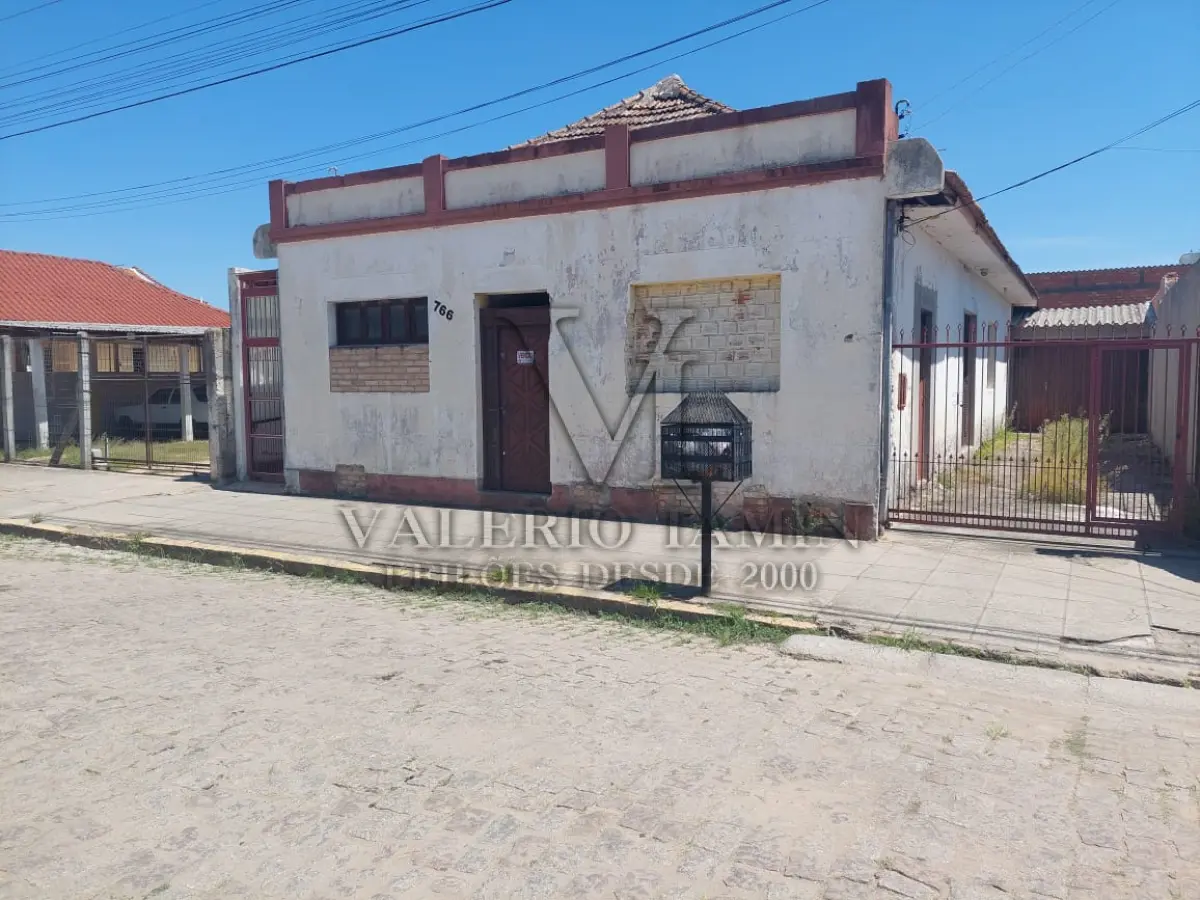 LOTE 456 - TERRENO com área superficial de 395,78m², situado na zona urbana desta cidade de Tapes/RS