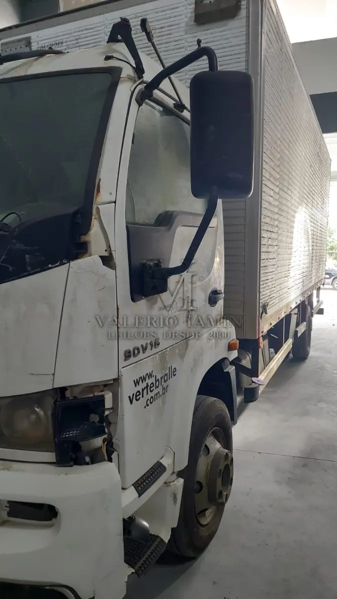 LOTE 430 - UM CAMINHÃO IVECO/VERTIS 90V16, ANO 2011 MODELO 2012