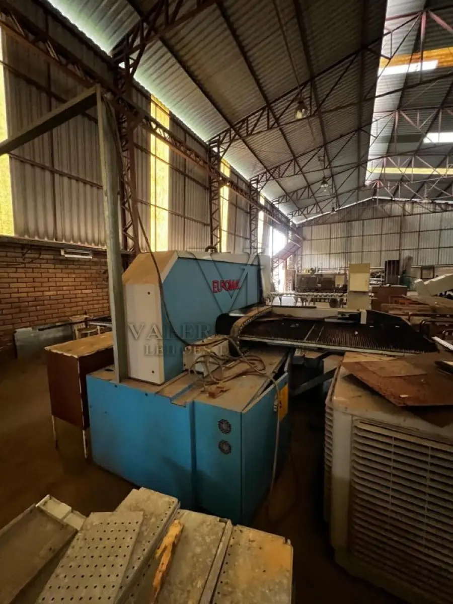 LOTE 595 - UMA PUNCIONADEIRA EUROMAC ZX 1250/30