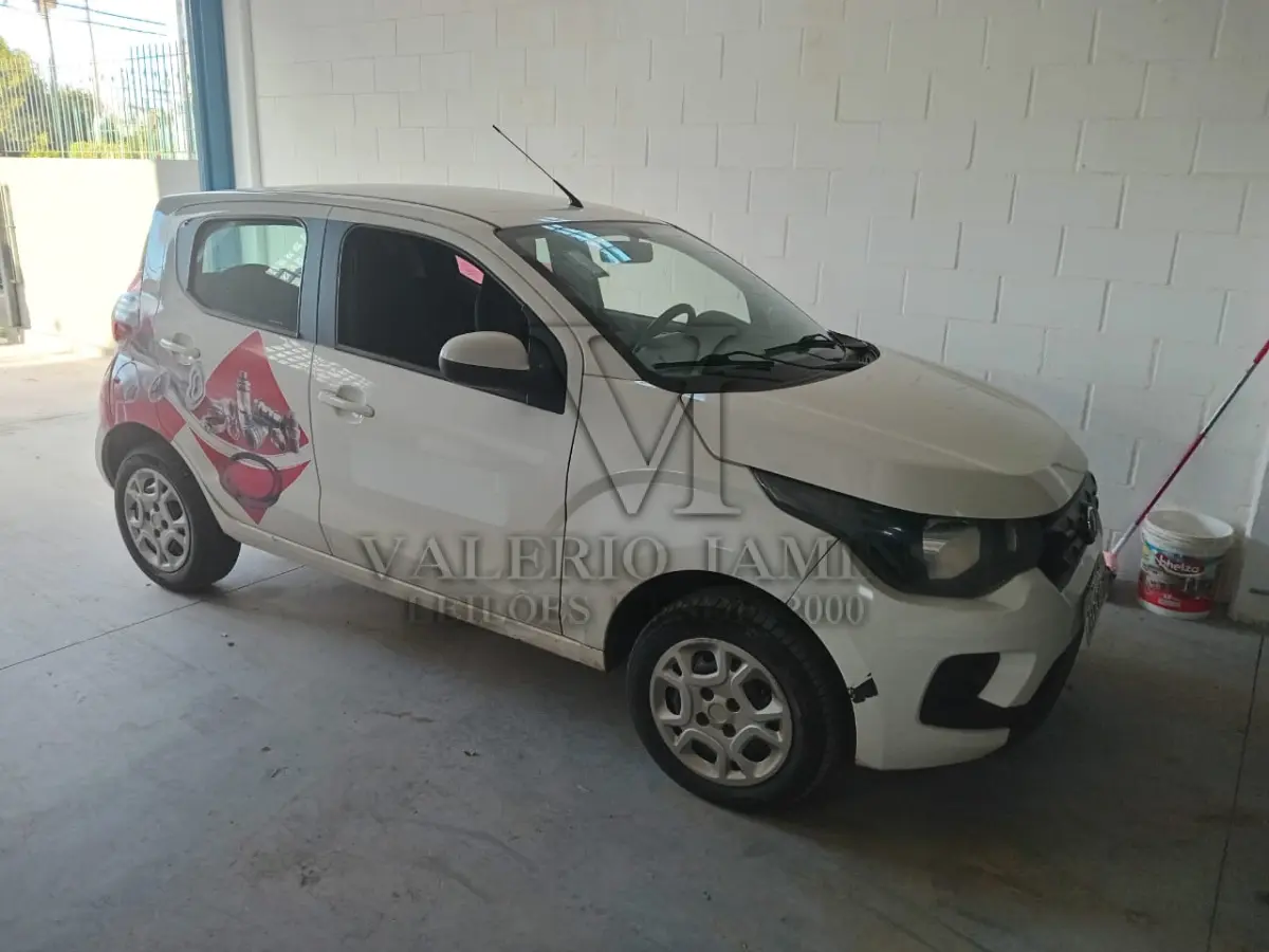 LOTE 416 - UM AUTOMOVEL FIAT/MOBI LIKE, ANO/MODELO 2018