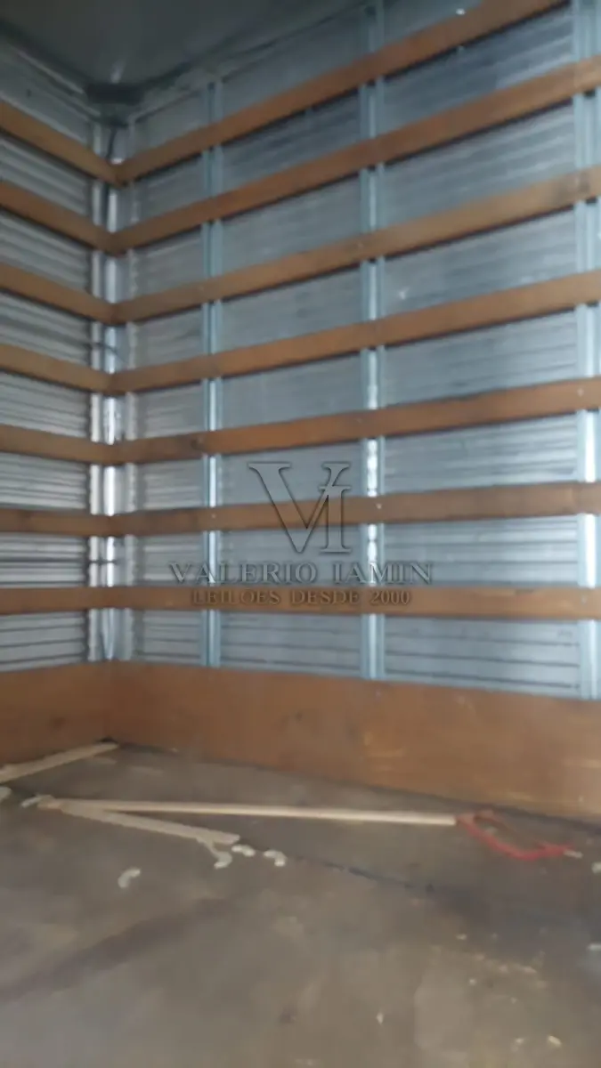 LOTE 430 - UM CAMINHÃO IVECO/VERTIS 90V16, ANO 2011 MODELO 2012