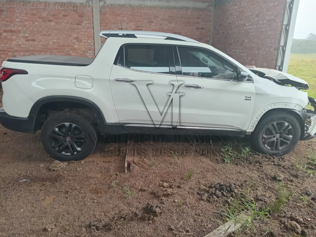 LOTE 422 - CAMINHONETE FIAT/TORO VOLCANO AT D4, ANO 2017, MODELO 2018