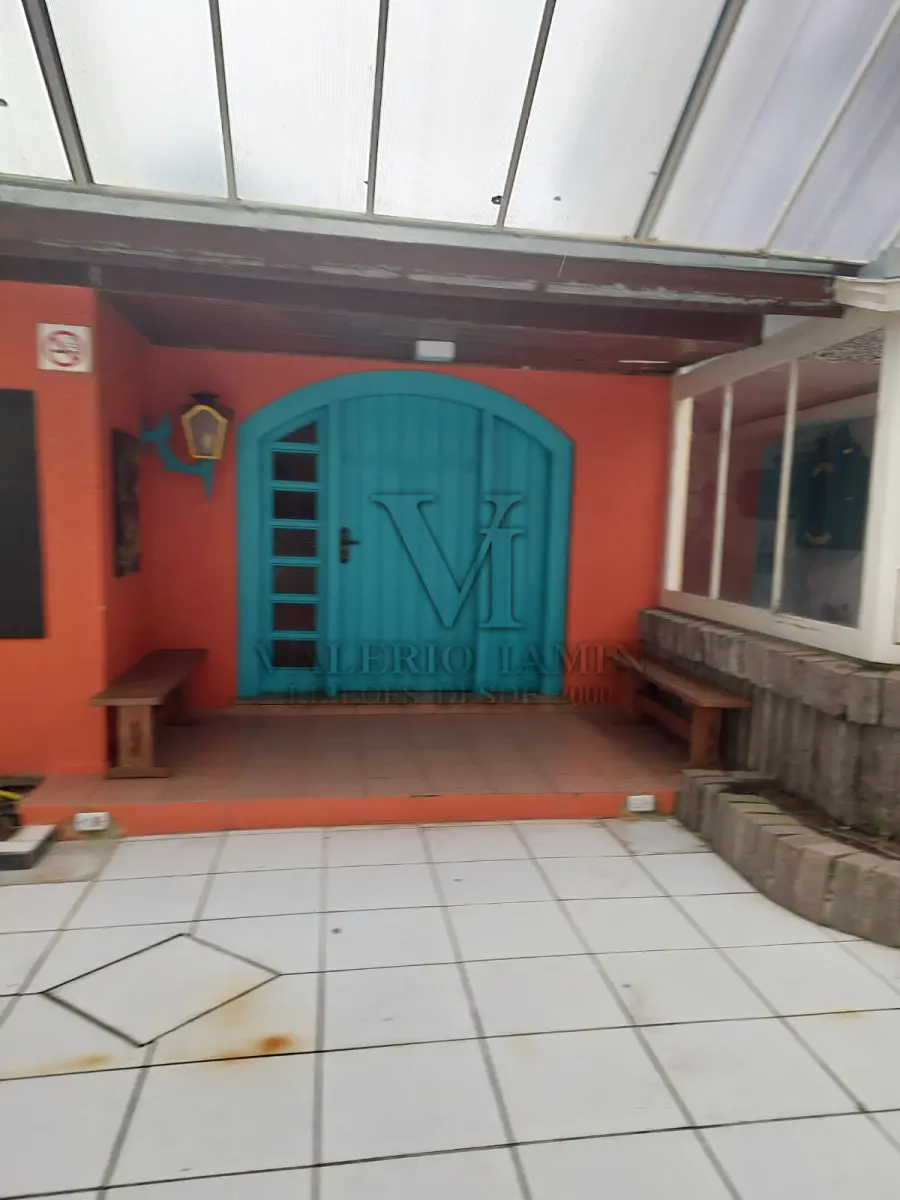 LOTE 515 - IMÓVEL – Sobrado em alvenaria localizado na Av. Guaíba nº1646 emPorto Alegre