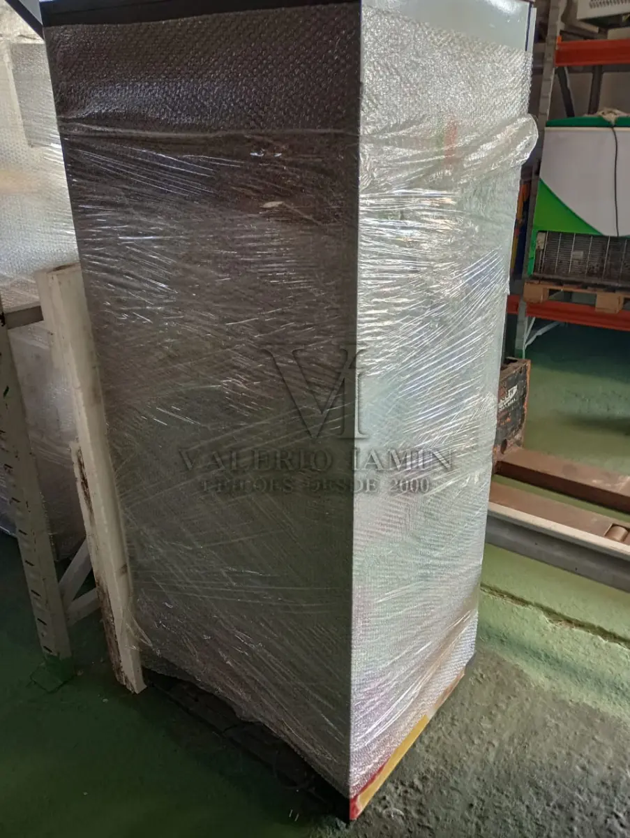 LOTE 432 - 07 (sete) SUQUEIRAS - 01(uma) GELADEIRA INDUSTRIAL DE AÇO INOX 3 PORTAS - 01 (uma) GELADEIRA INDUSTRIAL DE AÇO INOX 4 PORTAS - 01(um) FREEZERCONSUL pequeno aprox. 120 L