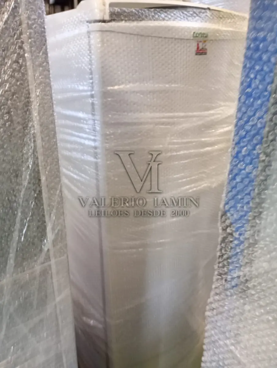 LOTE 432 - 07 (sete) SUQUEIRAS - 01(uma) GELADEIRA INDUSTRIAL DE AÇO INOX 3 PORTAS - 01 (uma) GELADEIRA INDUSTRIAL DE AÇO INOX 4 PORTAS - 01(um) FREEZERCONSUL pequeno aprox. 120 L