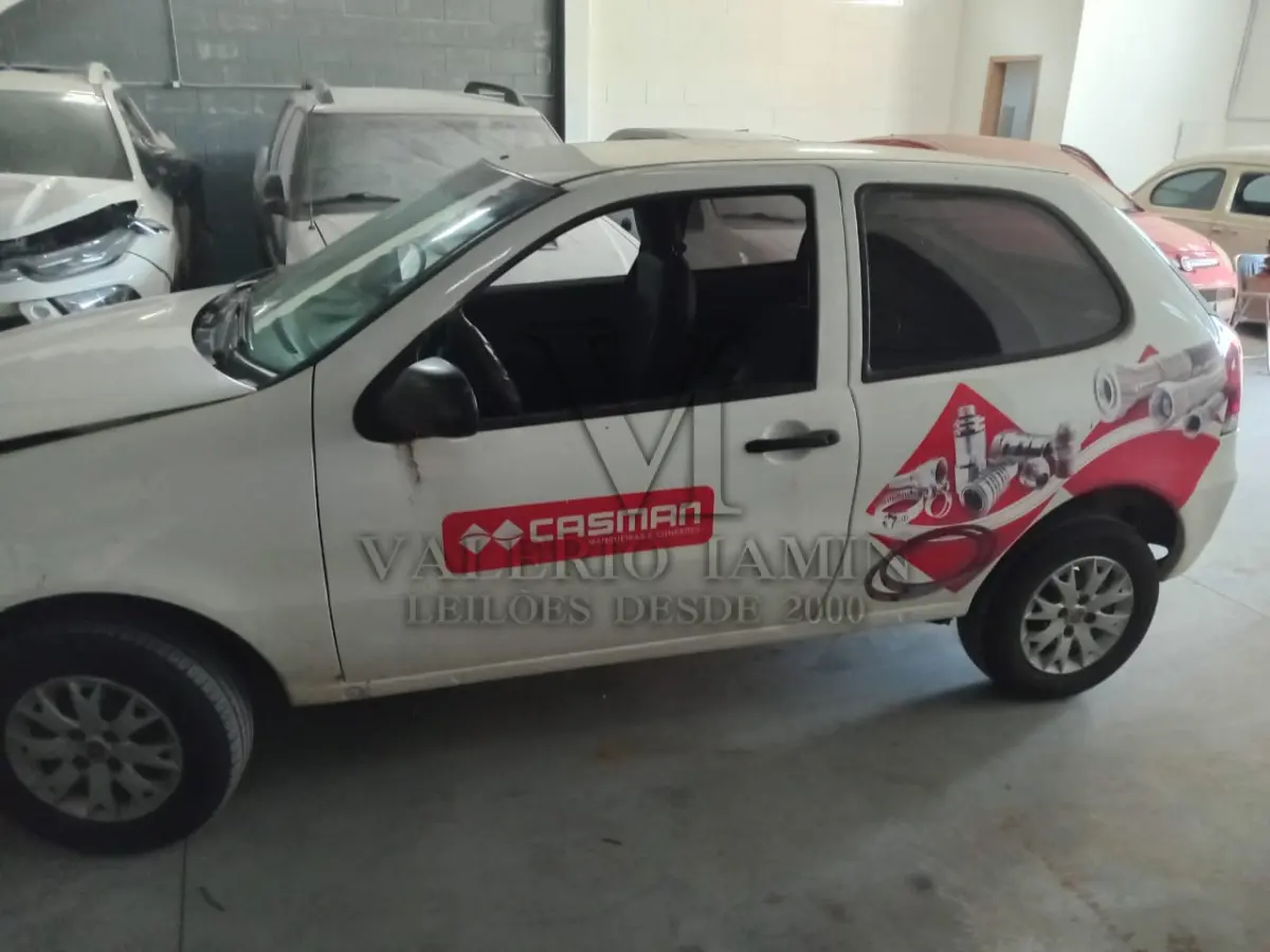 LOTE 417 - UM AUTOMOVEL FIAT/PALIO FIRE, ANO/MODELO 2015