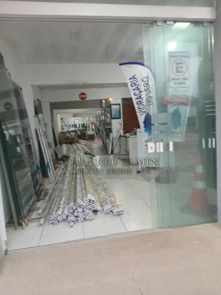 LOTE 596 - Um Prédio Comercial de alvenaria