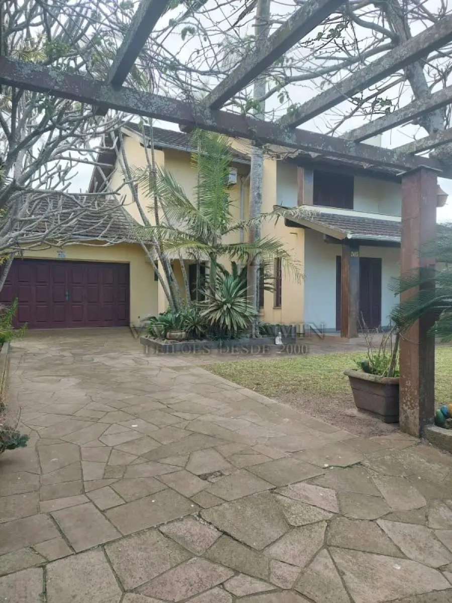 LOTE 600 - UM IMÓVEL RESIDENCIAL EM ALVENÁRIA COM AREA DE 196,77m² NA PRAIA CURUMIM EM CAPÃO DA CANOA.