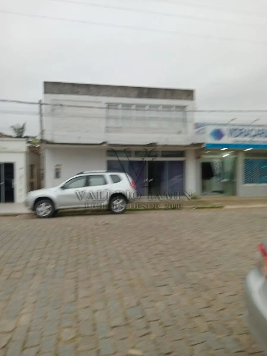 LOTE 596 - Um Prédio Comercial de alvenaria