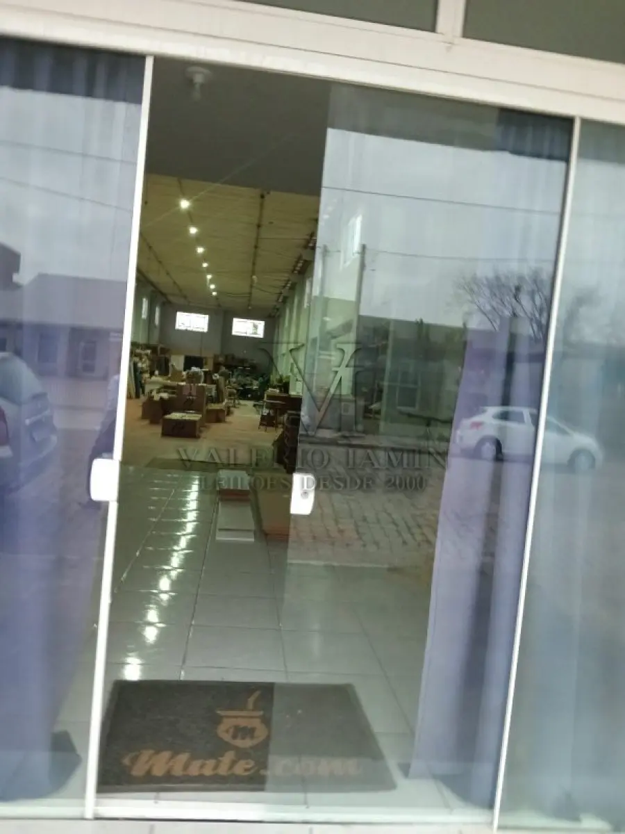 LOTE 596 - Um Prédio Comercial de alvenaria