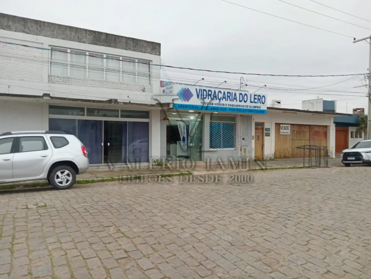 LOTE 596 - Um Prédio Comercial de alvenaria