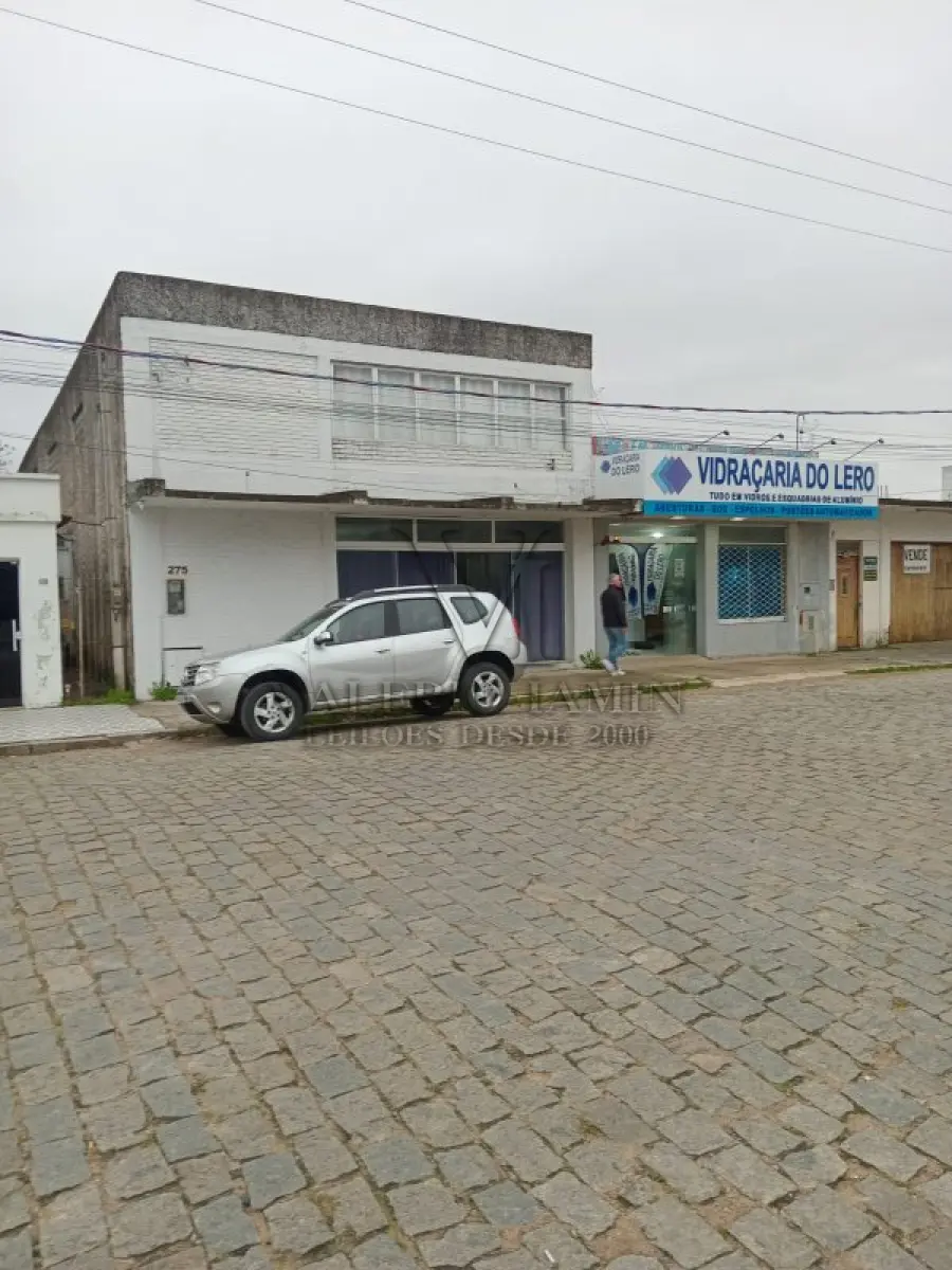 LOTE 596 - Um Prédio Comercial de alvenaria