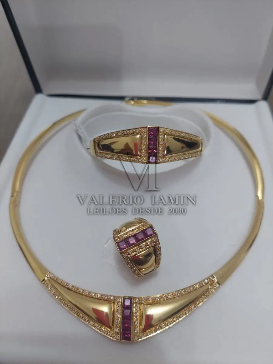 LOTE 622 - 01(uma) Gargantilha de 18K e Brilhante Rubi, 01(uma) Pulseira de 18K e Brilhante Rubi  e 01(um) Anel de 18K e Brilhante Rubi