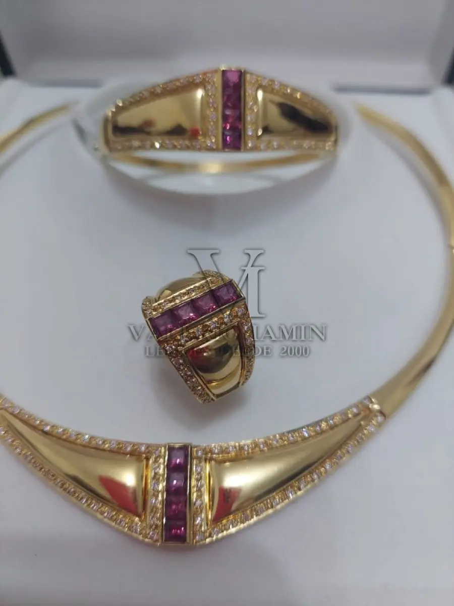 LOTE 622 - 01(uma) Gargantilha de 18K e Brilhante Rubi, 01(uma) Pulseira de 18K e Brilhante Rubi  e 01(um) Anel de 18K e Brilhante Rubi