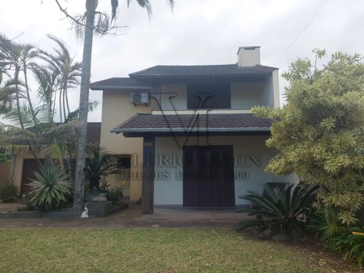 LOTE 600 - UM IMÓVEL RESIDENCIAL EM ALVENÁRIA COM AREA DE 196,77m² NA PRAIA CURUMIM EM CAPÃO DA CANOA.