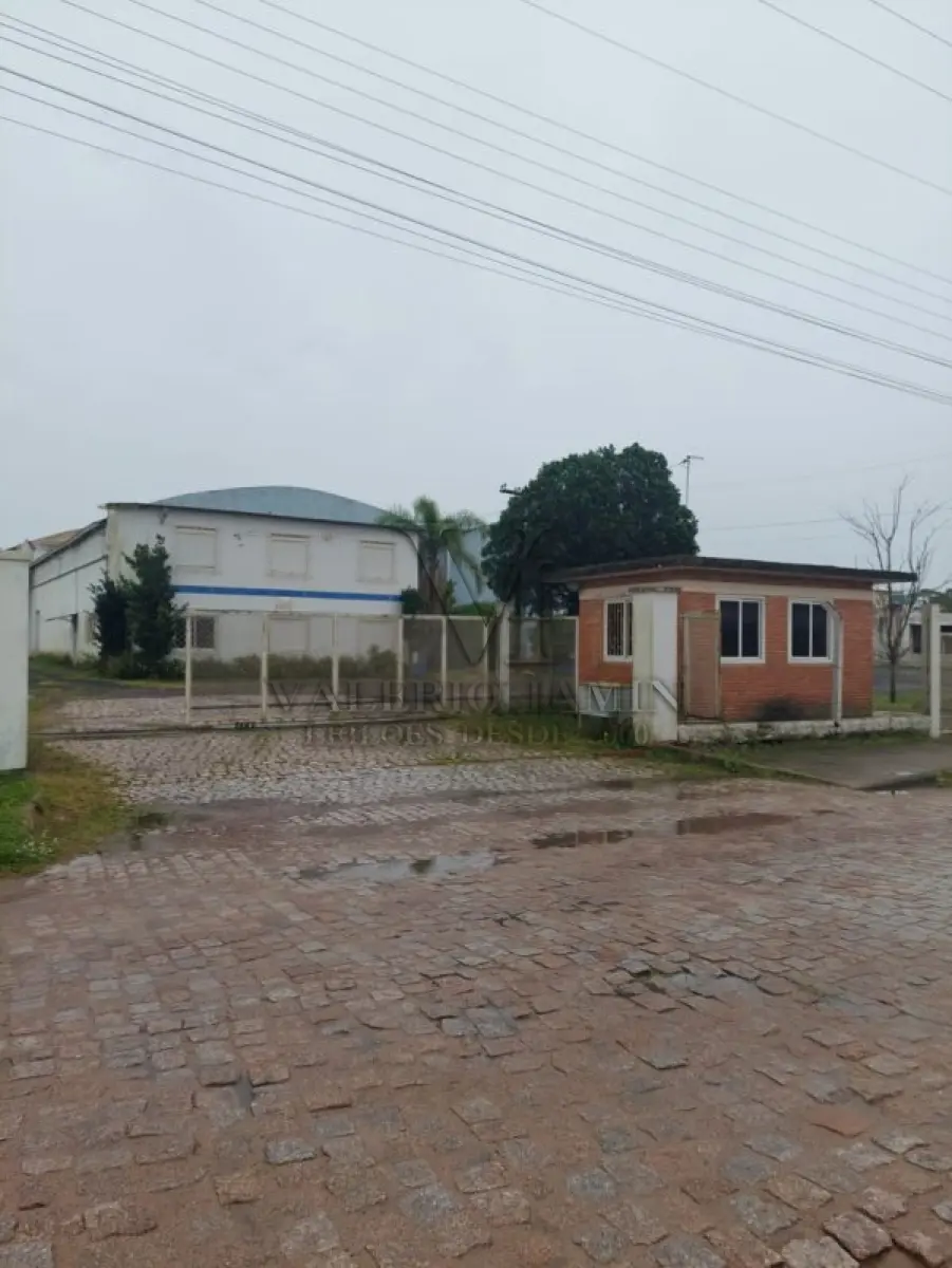 LOTE 619 - IMÓVEL: UM TERRENO EM FORMA RETANGULAR, com um prédio em Alvenaria como parte integrante do engenho e depósitos e demais prédios anexos para escritório, garagem e demais benfeitorias, com área construída de aproximadamente de 1.450,06m²