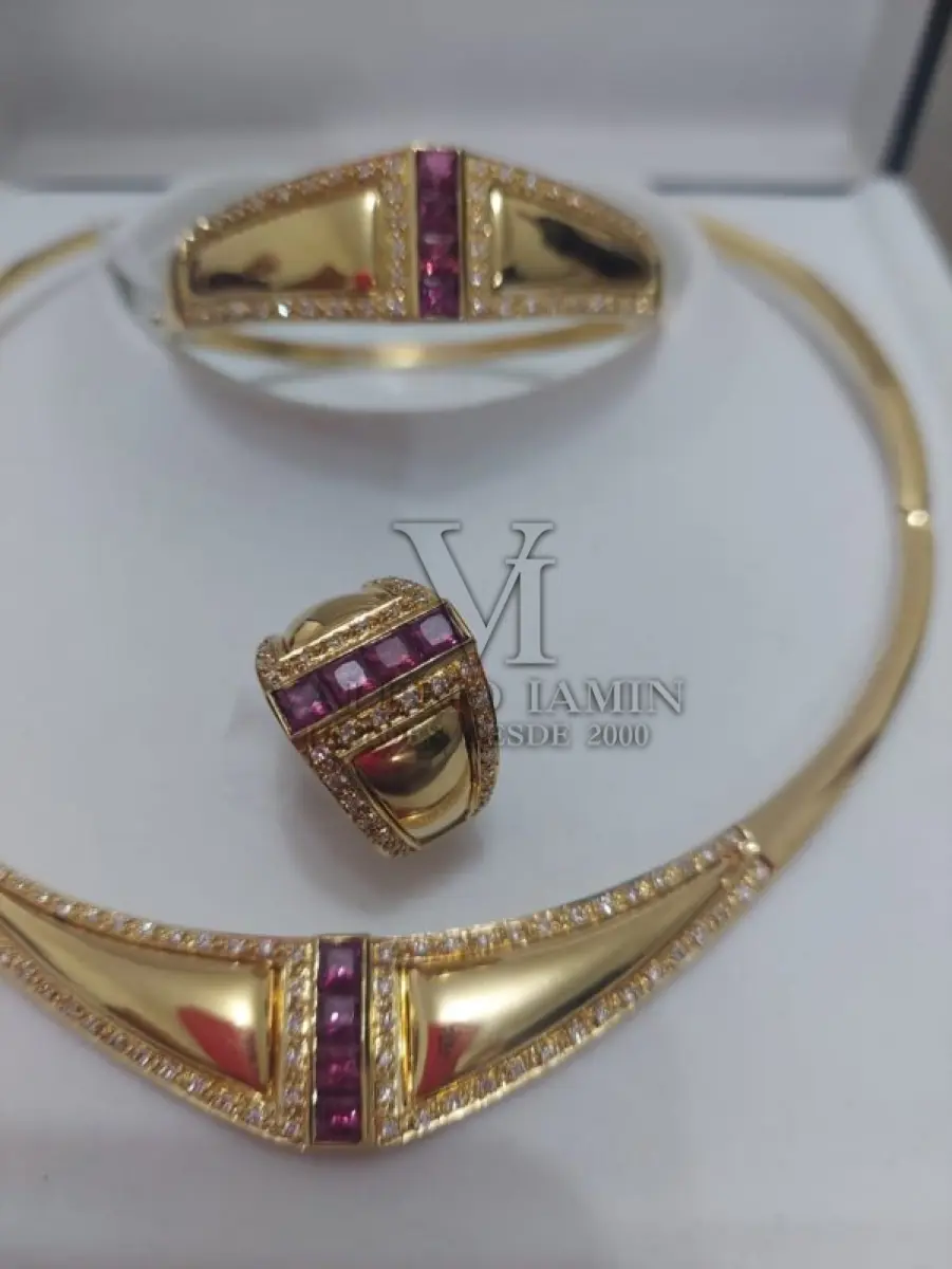 LOTE 622 - 01(uma) Gargantilha de 18K e Brilhante Rubi, 01(uma) Pulseira de 18K e Brilhante Rubi  e 01(um) Anel de 18K e Brilhante Rubi