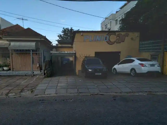 UM IMÓVEL EM ALVENÁRIA E SEU RESPECTIVO TERRENO