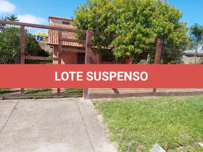 LOTE 241 - Um Imóvel e seu respectivo terreno, situado neste município, na praia de Santa Terezinha-Imbé