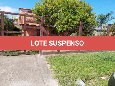 LOTE 241 - Um Imóvel e seu respectivo terreno, situado neste município, na praia de Santa Terezinha-Imbé