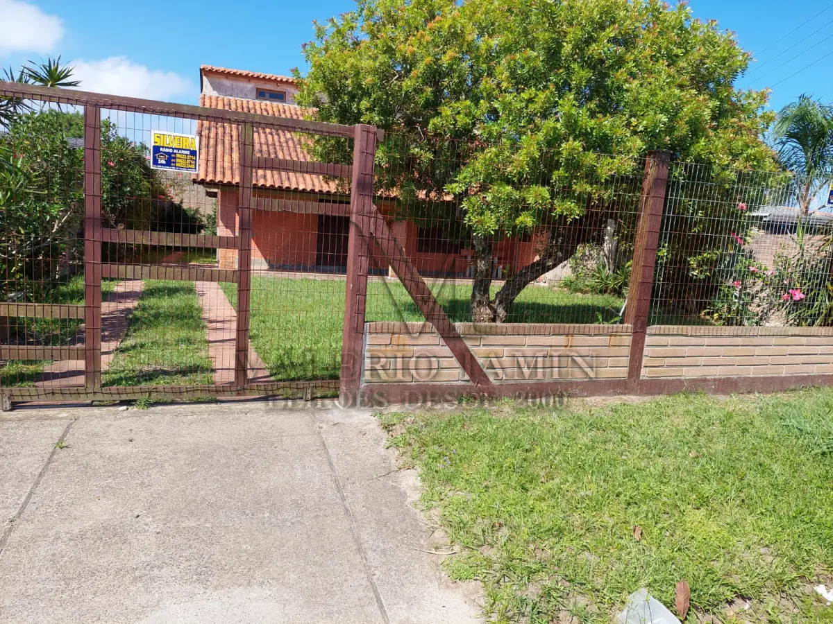 LOTE 241 - Um Imóvel e seu respectivo terreno, situado neste município, na praia de Santa Terezinha-Imbé