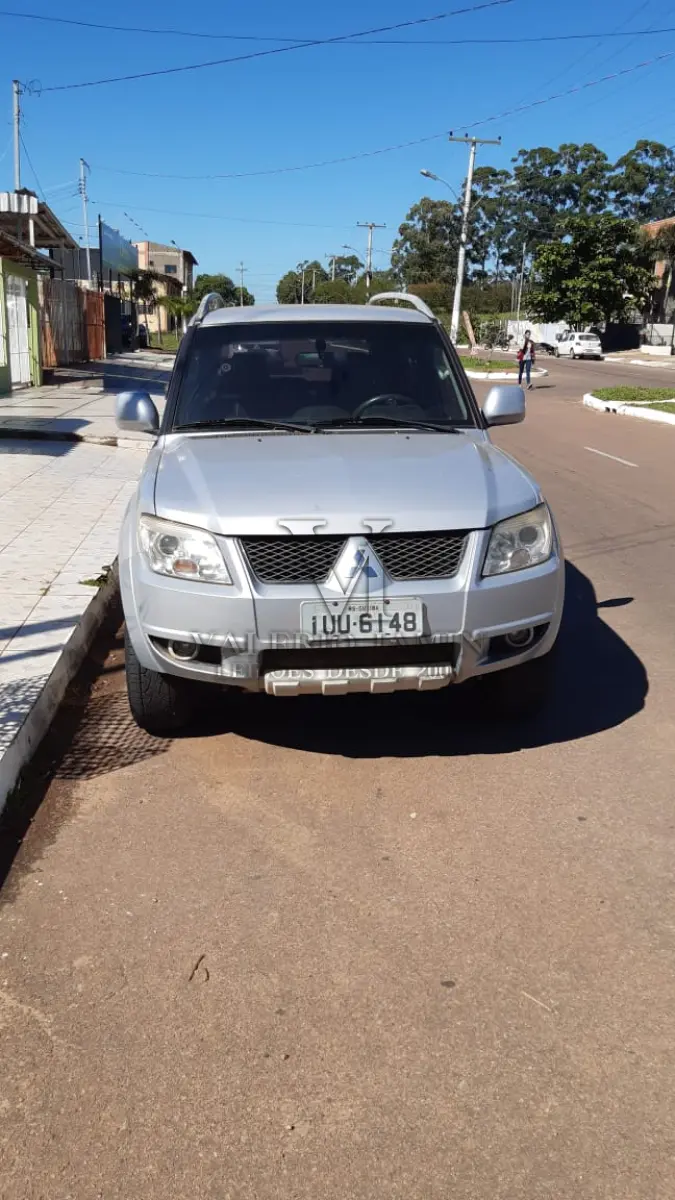 LOTE 146 - UM AUTOMOVEL MMC PAJERO TRA