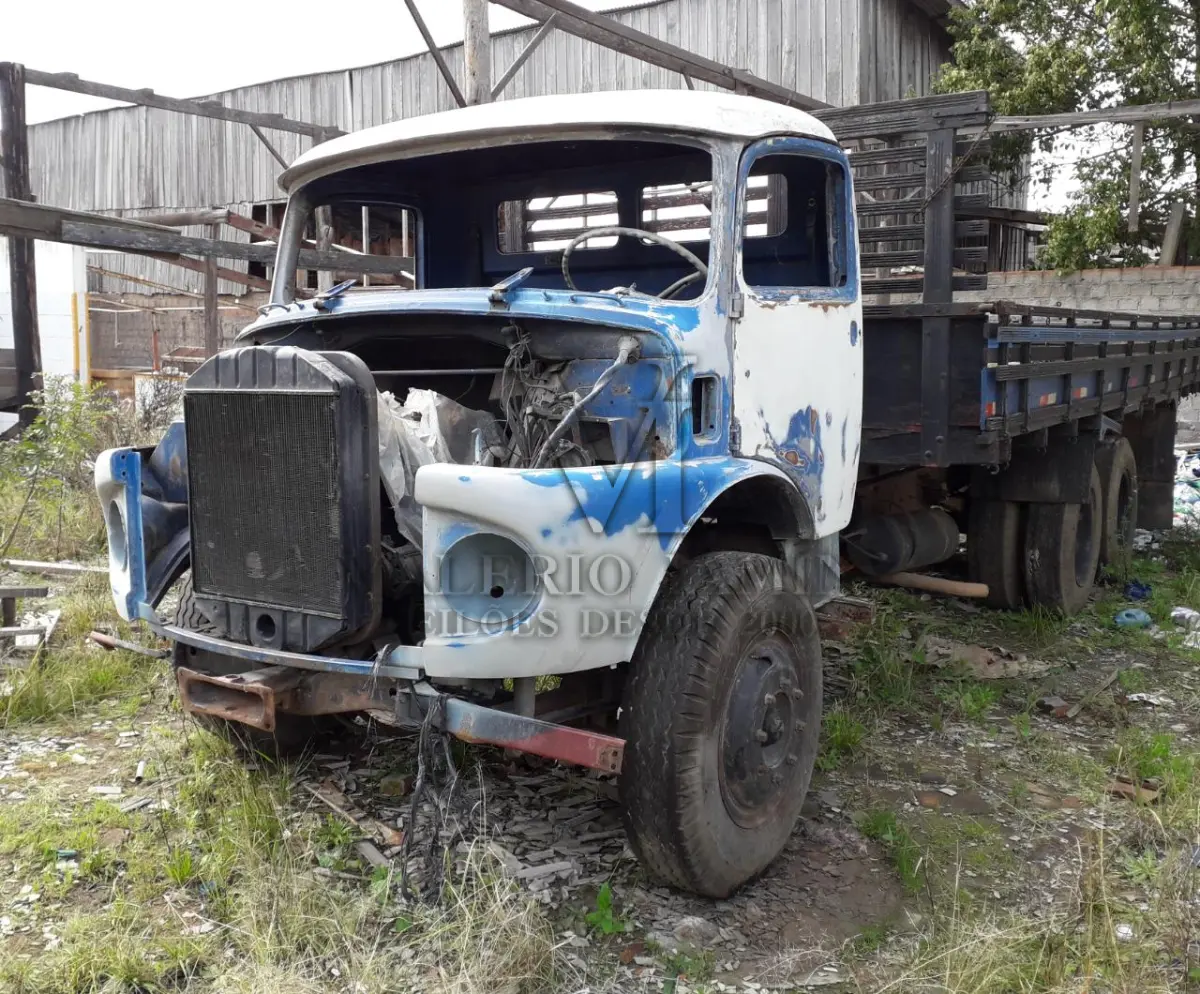 LOTE 046 - 01 (um)caminhão Mercedes Benz