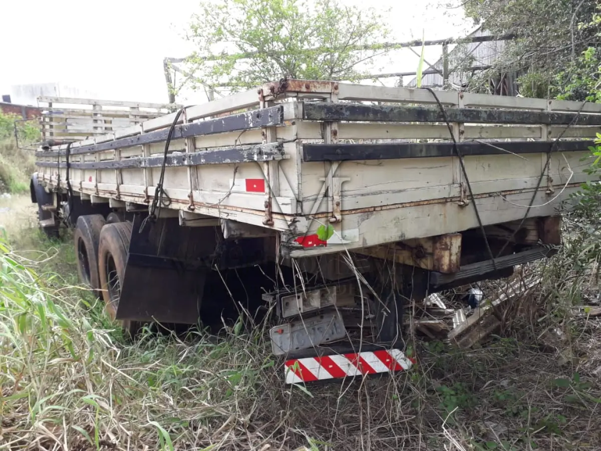 LOTE 218 - CAMINHÃO MERCEDES BENZ L2013, ANO/MODELO 1981