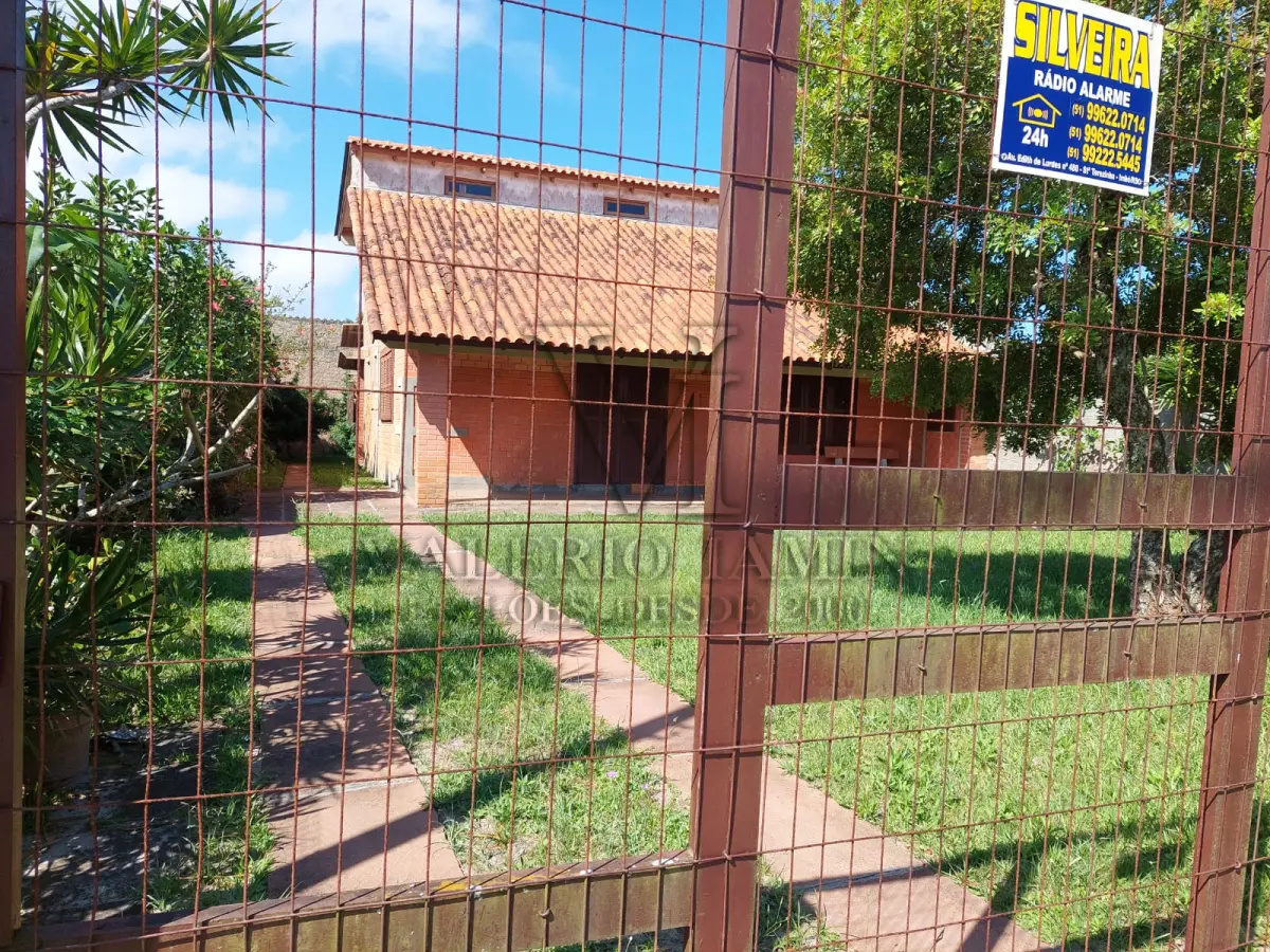 LOTE 241 - Um Imóvel e seu respectivo terreno, situado neste município, na praia de Santa Terezinha-Imbé