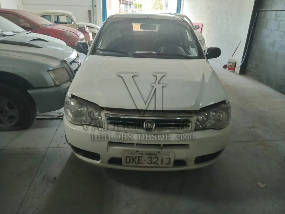 LOTE 417 - UM AUTOMOVEL FIAT/PALIO FIRE, ANO/MODELO 2015