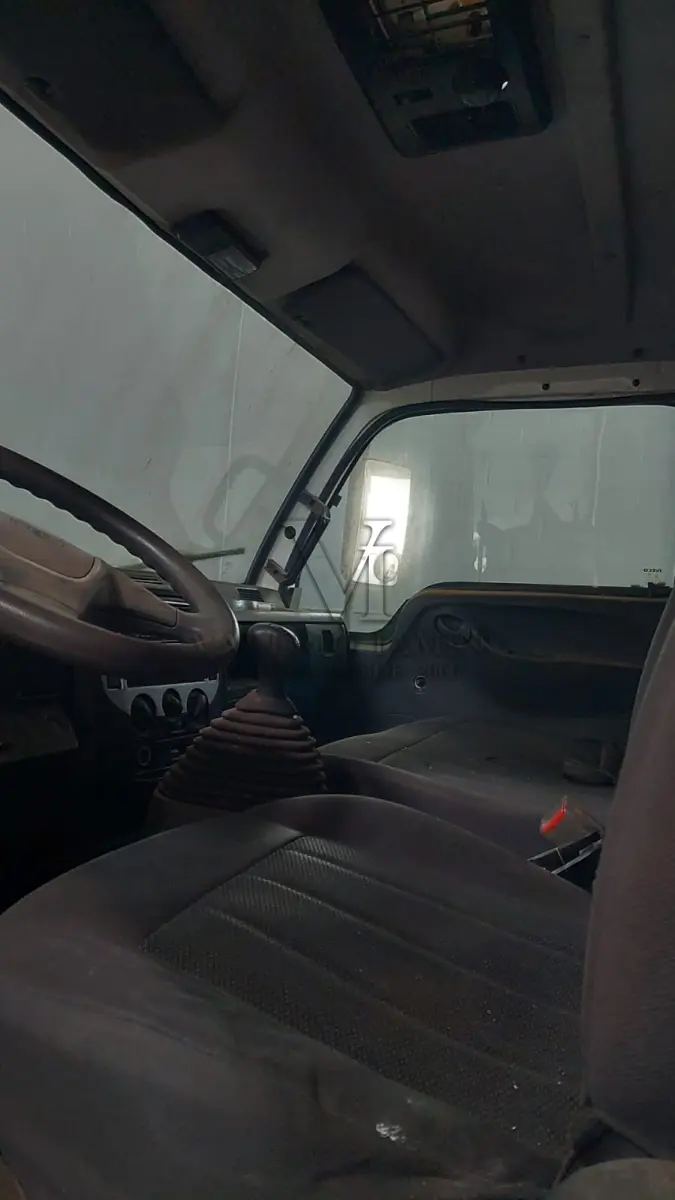 LOTE 430 - UM CAMINHÃO IVECO/VERTIS 90V16, ANO 2011 MODELO 2012