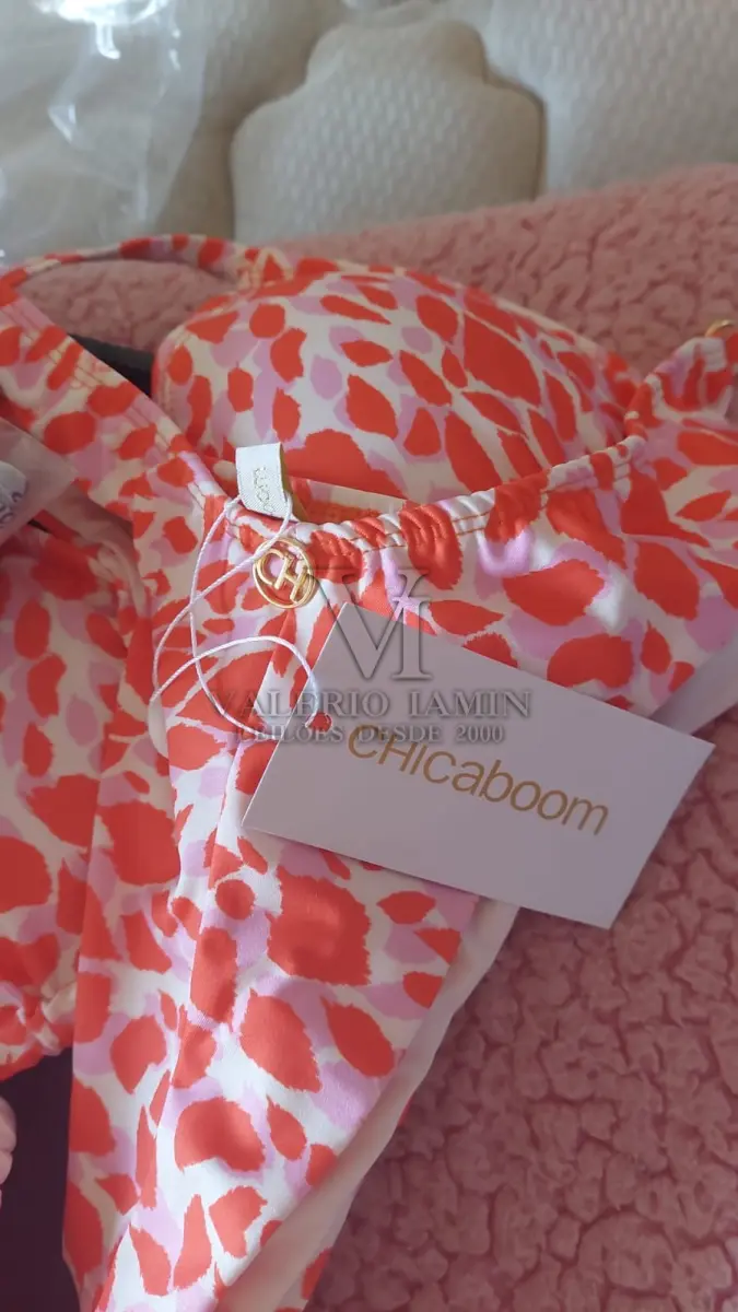 LOTE 317 - DIVERSAS PEÇAS DE ROUPAS