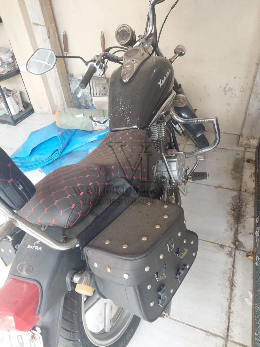 LOTE 502 - Uma Motocicleta DAFRA/KANSAS 150