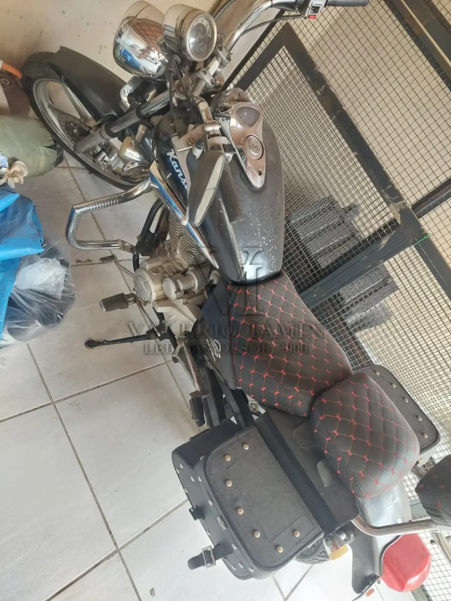 LOTE 502 - Uma Motocicleta DAFRA/KANSAS 150