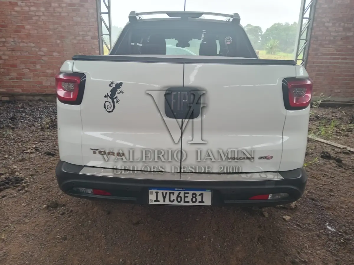 LOTE 422 - CAMINHONETE FIAT/TORO VOLCANO AT D4, ANO 2017, MODELO 2018