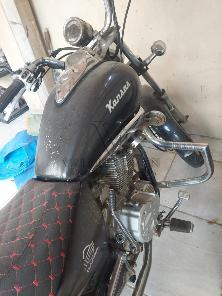 LOTE 502 - Uma Motocicleta DAFRA/KANSAS 150