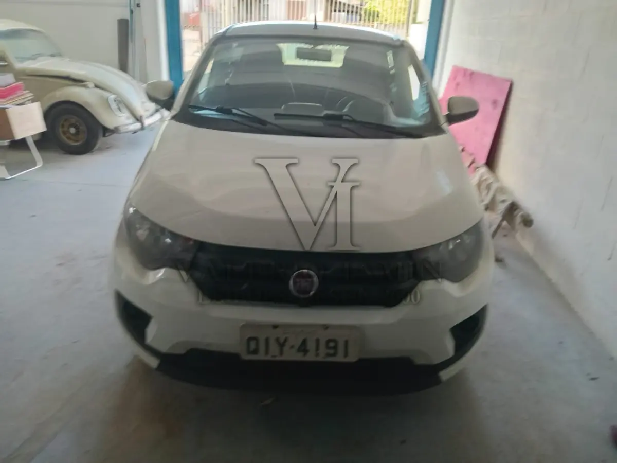LOTE 416 - UM AUTOMOVEL FIAT/MOBI LIKE, ANO/MODELO 2018