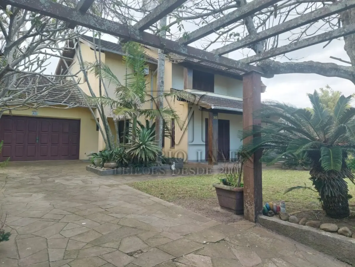 LOTE 600 - UM IMÓVEL RESIDENCIAL EM ALVENÁRIA COM AREA DE 196,77m² NA PRAIA CURUMIM EM CAPÃO DA CANOA.