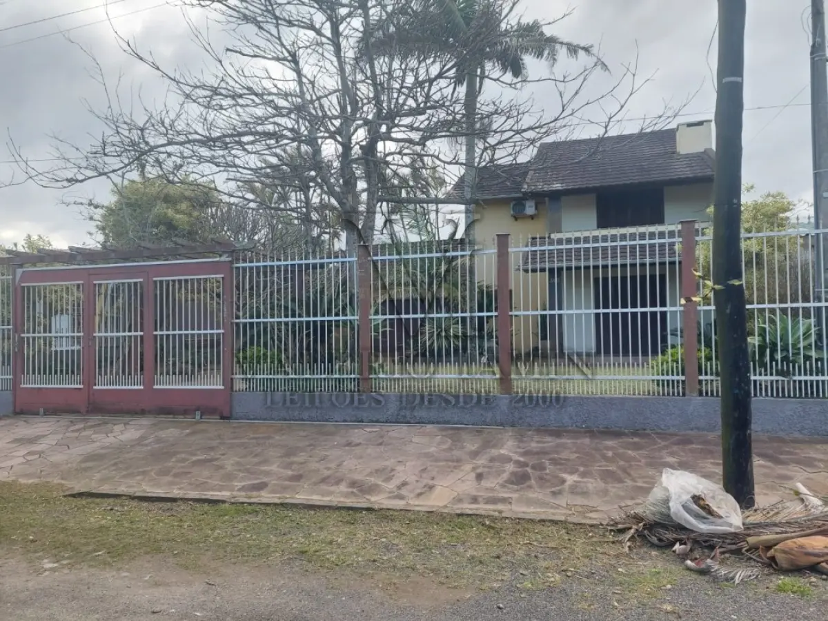 LOTE 600 - UM IMÓVEL RESIDENCIAL EM ALVENÁRIA COM AREA DE 196,77m² NA PRAIA CURUMIM EM CAPÃO DA CANOA.