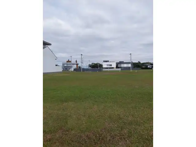 UM TERRENO URBANO,  no Condomínio Horizontal  Marítimo, LOTE Nº05 E LOTE Nº06, localizado na RS 30 Km 125/126, no município de  Tramandaí/RS