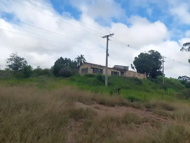UMA FRAÇÃO DE TERRAS COM AREA DE 5.000 m² e respectivo Prédio construído dentro desta área, correspondente a Planta Industrial